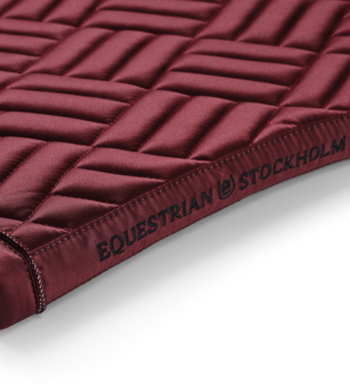 Equestrian Stockholm modern zadeldek  dressuur Bordeaux