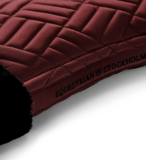 Equestrian Stockholm zadeldek  dressuur Vegan Fur Crystal bordeaux