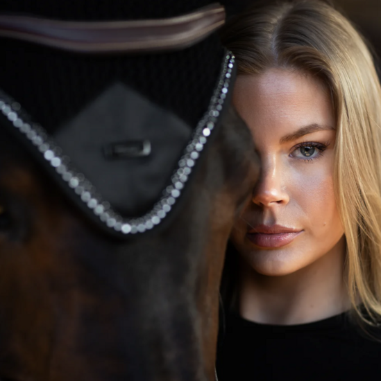 Equestrian Stockholm Oortje Modern Crystal zwart