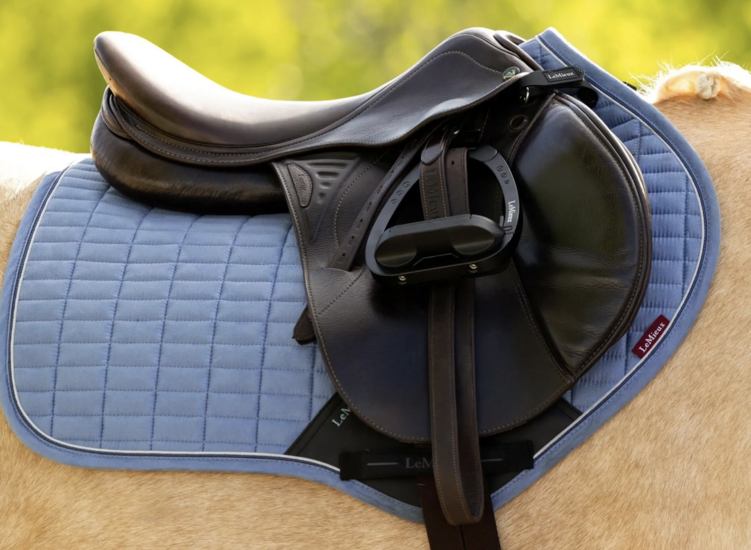 Le Mieux suede cc square  spring zadeldekje Powder Blue