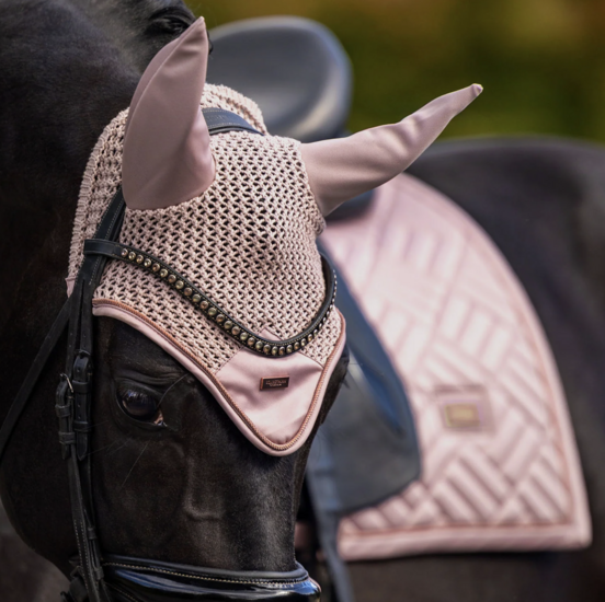  Equestrian Stockholm  vliegenoortje Midsummer Blush