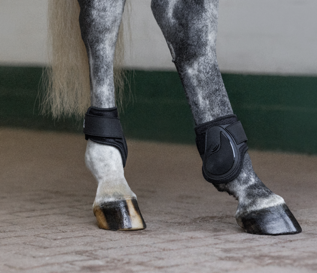 Eskadron  Air Flex Sport peesbeschermers zwart achterbenen