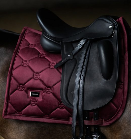 Equestrian Stockholm zadeldek dressuur Velvet Merlot