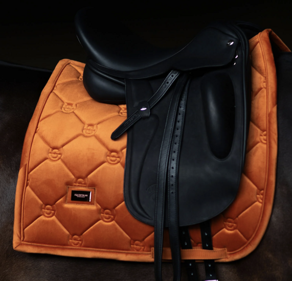 Equestrian Stockholm zadeldek dressuur Velvet Chestnut