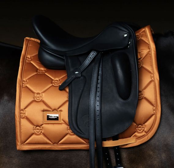 Equestrian Stockholm zadeldek dressuur Satin chestnut