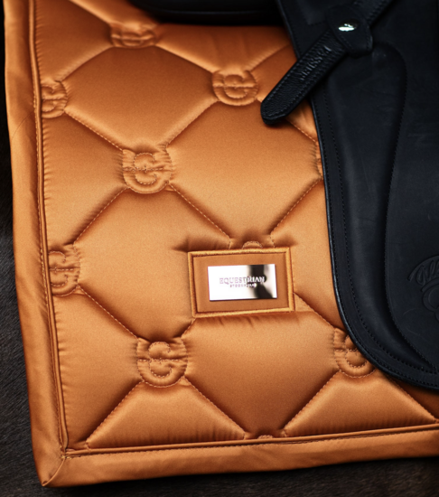 Equestrian Stockholm zadeldek dressuur Satin chestnut