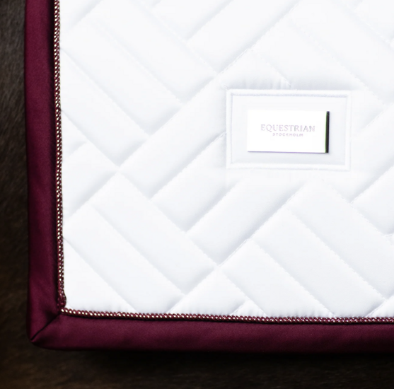 Equestrian Stockholm wedstrijd zadelpad Modern White Merlot 