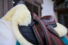Kentucky zadel onderlegger Absorb zwart met Naturel wol / bont FULL 