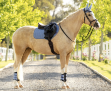 Le Mieux suede cc square  spring zadeldekje Powder Blue