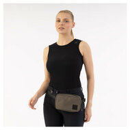 Highlights: &bull; Ademende, elastische geribde stof &bull; Hoog gevormde ronde kraag &bull; Geribbelde bies in dezelfde 