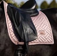Equestrian Stockholm zadeldek Modern Midsummer Blush  Dressuur 