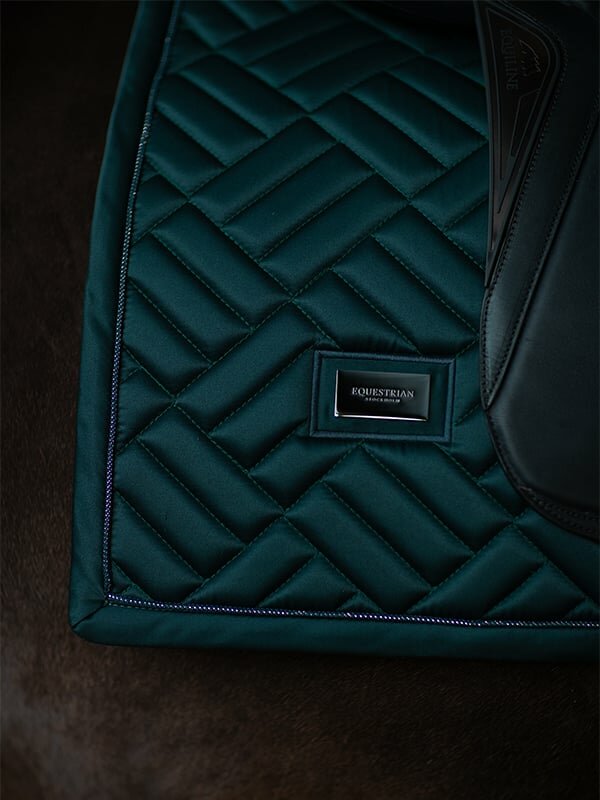 Equestrian Stockholm zadeldek MAZE dressuur Modern tech Dramatic Monday