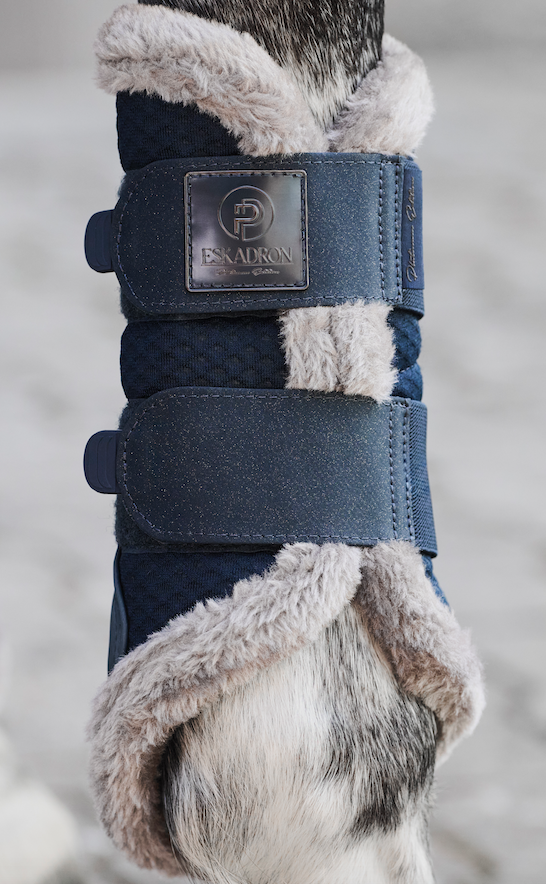 Eskadron peesbeschermers Mesh platinum met bont  atlantic blue MAAT XL