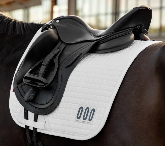 Le Mieux wedstrijd dekje dressuur wit met cijfer set 