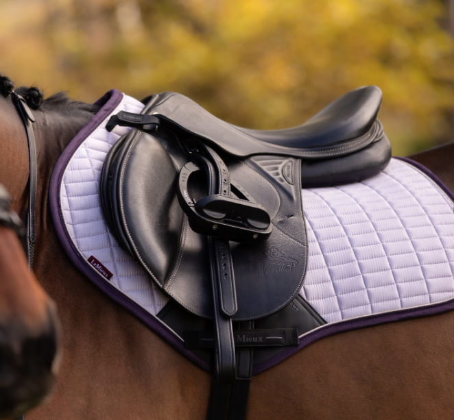 Le Mieux suede cc square  spring zadeldekje Lilac  mt full