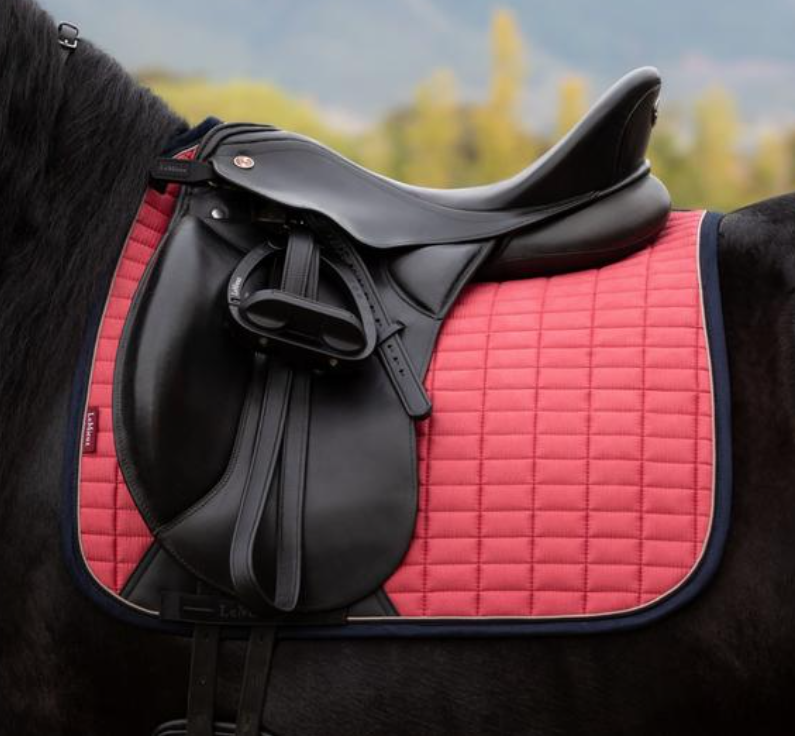 Le Mieux suede square zadeldekje  dressuur Cranberry