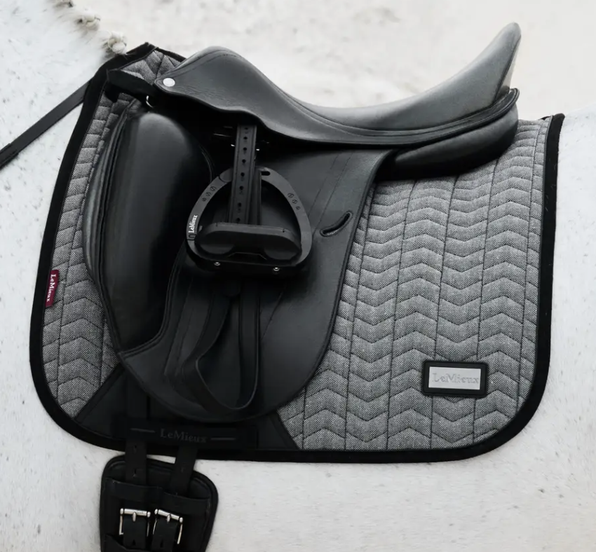 Le Mieux visgraat Aspen Zadeldekje  dressuur