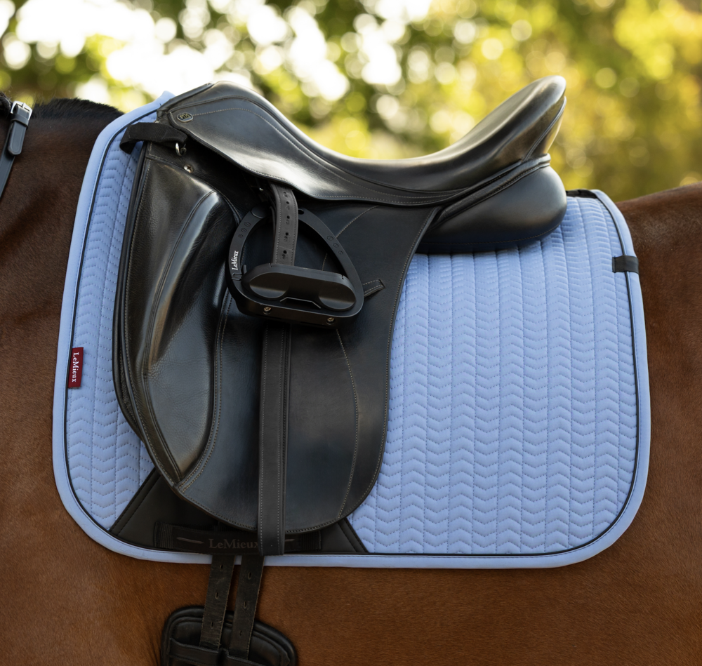 Le Mieux zadeldek Essence Dressuur Powder Blue - full