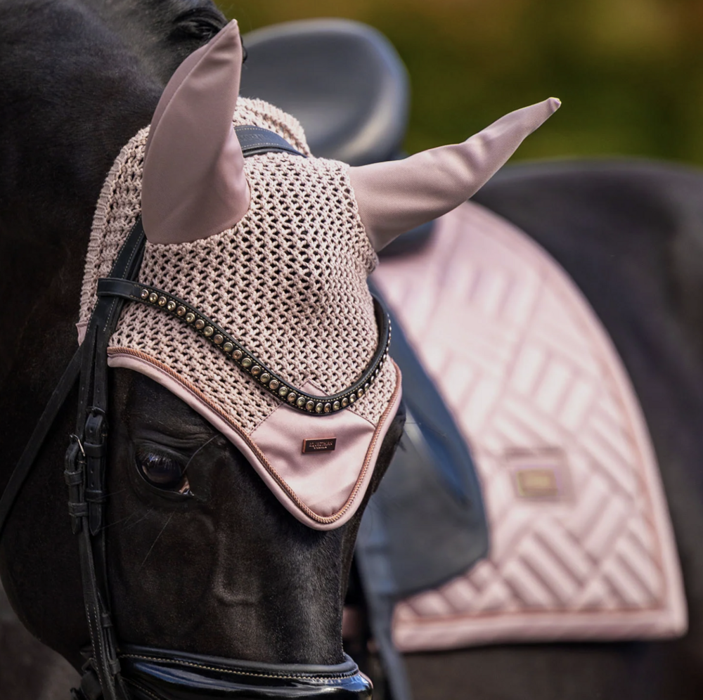  Equestrian Stockholm  vliegenoortje Midsummer Blush