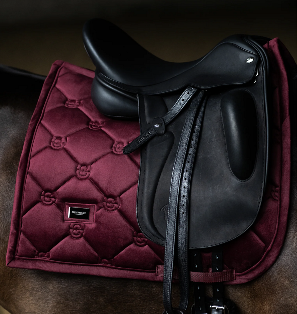 Equestrian Stockholm zadeldek dressuur Velvet Merlot