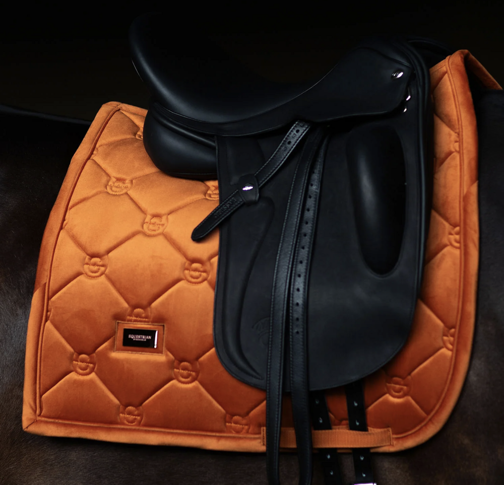 Equestrian Stockholm zadeldek dressuur Velvet Chestnut