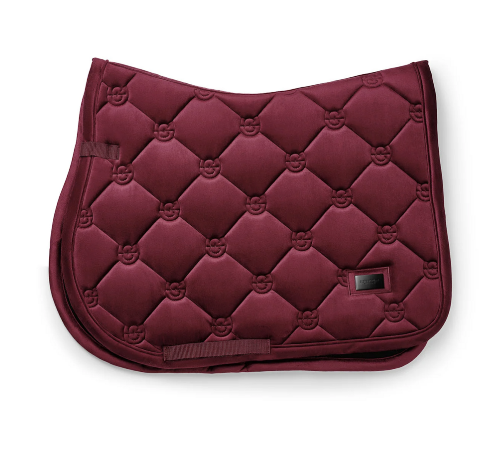 Equestrian Stockholm zadeldek Velvet Merlot - jump -full 